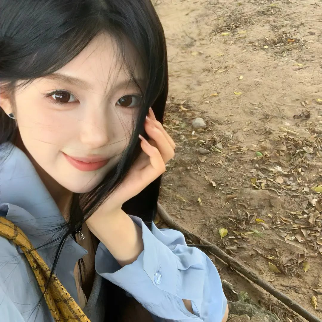 远山含笑